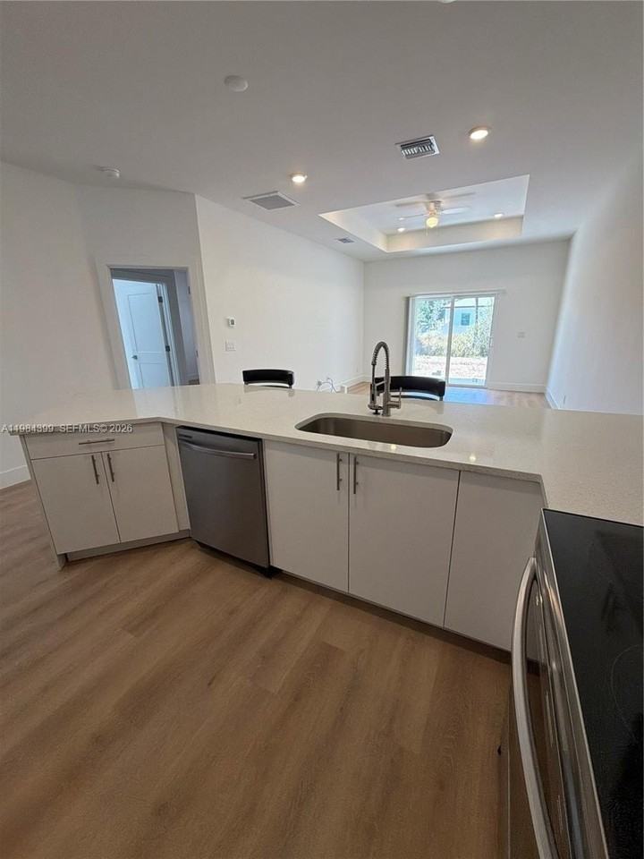 4717 28th St Sw #4717 - Photo 4 of 38