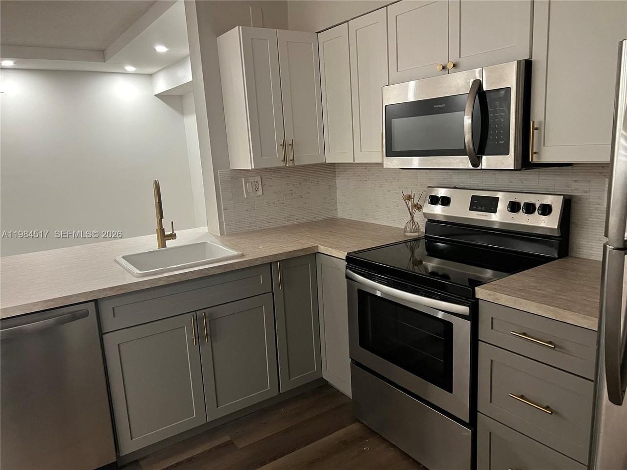 3001 N Oakland Forest Dr #104 - Photo 4 of 28