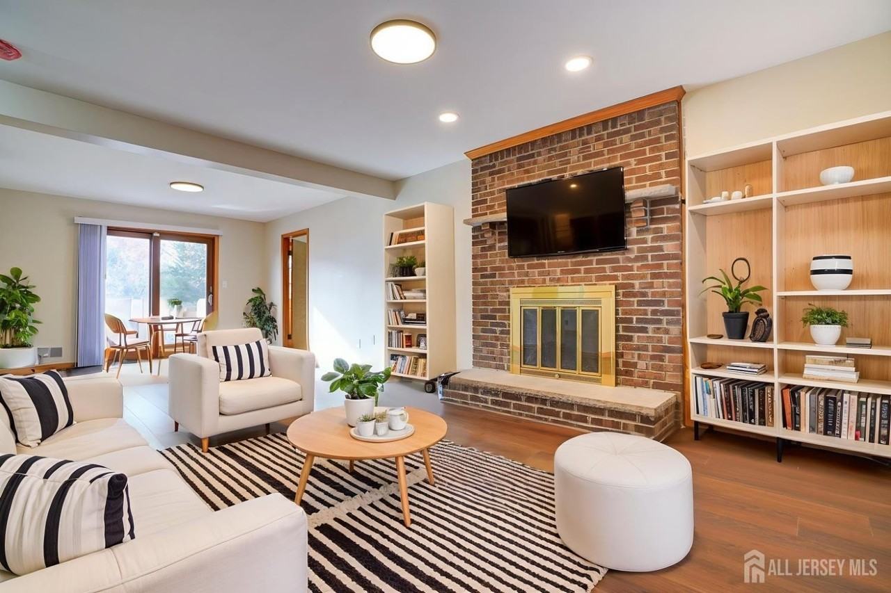 11 Lenox St - Photo 2 of 33