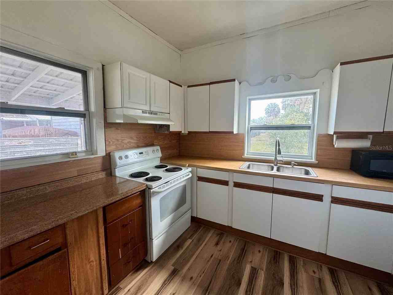 15 S Hillsborough Ave - Photo 2 of 10