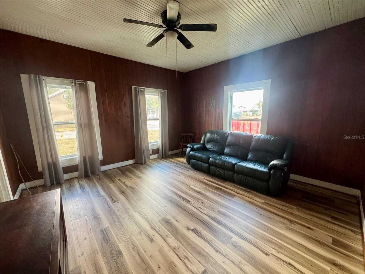 15 S Hillsborough Ave - Photo 4 of 10