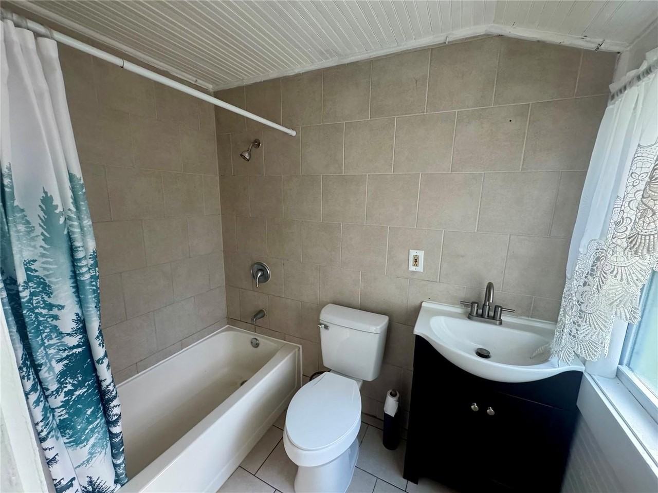 15 S Hillsborough Ave - Photo 6 of 10