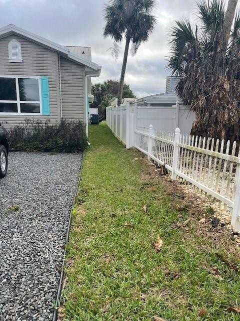 1907 S Daytona Ave - Photo 3 of 16