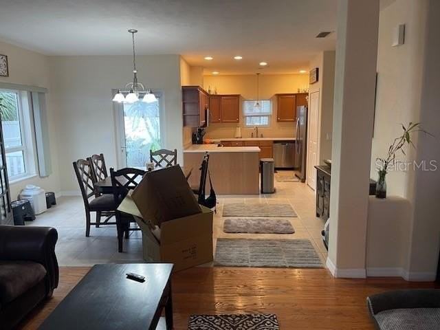 1907 S Daytona Ave - Photo 4 of 16