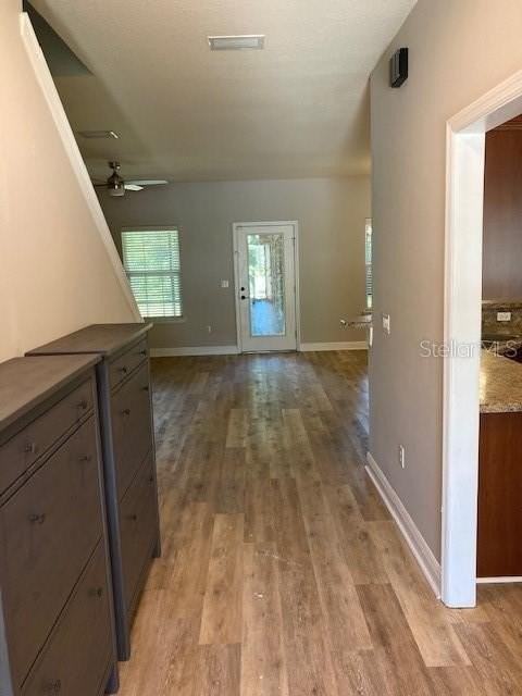 7 Roxanne Pl - Photo 3 of 30