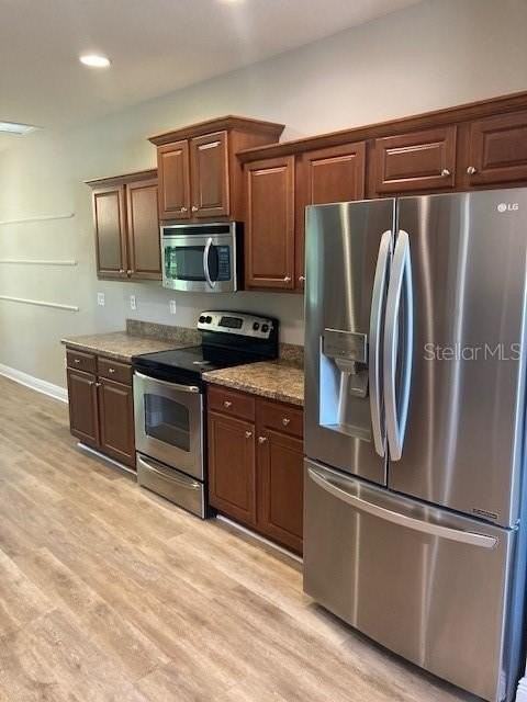 7 Roxanne Pl - Photo 4 of 30