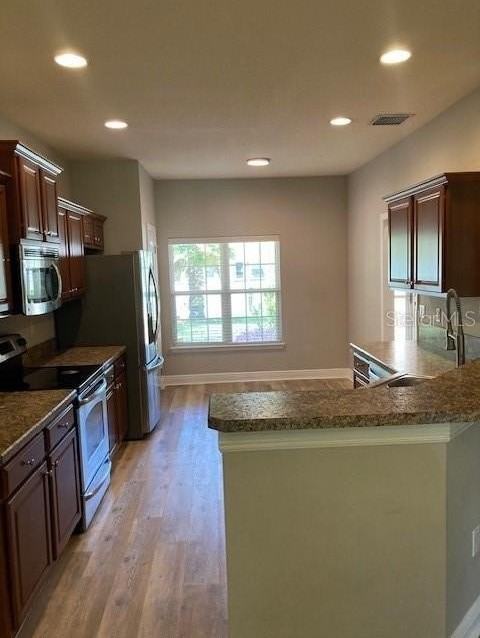 7 Roxanne Pl - Photo 6 of 30