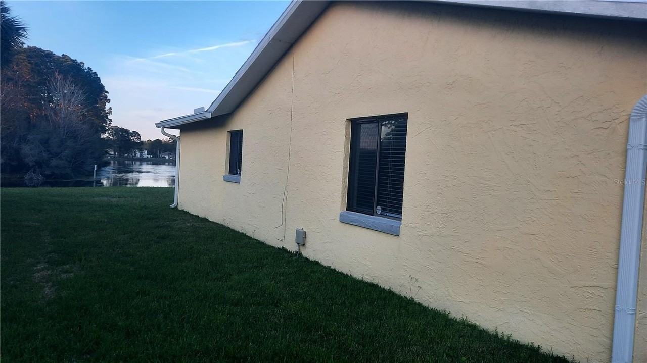 62 Burbank Dr - Photo 3 of 50