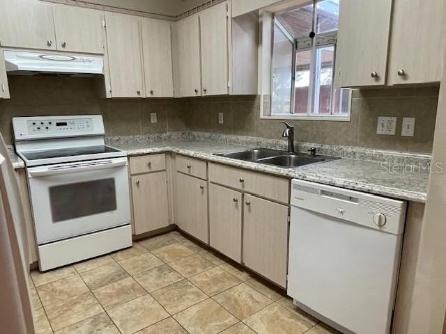 825 Mary Frank Ct - Photo 3 of 15