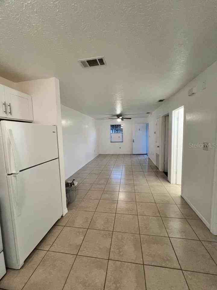 211 S 20th St - Photo 3 of 8