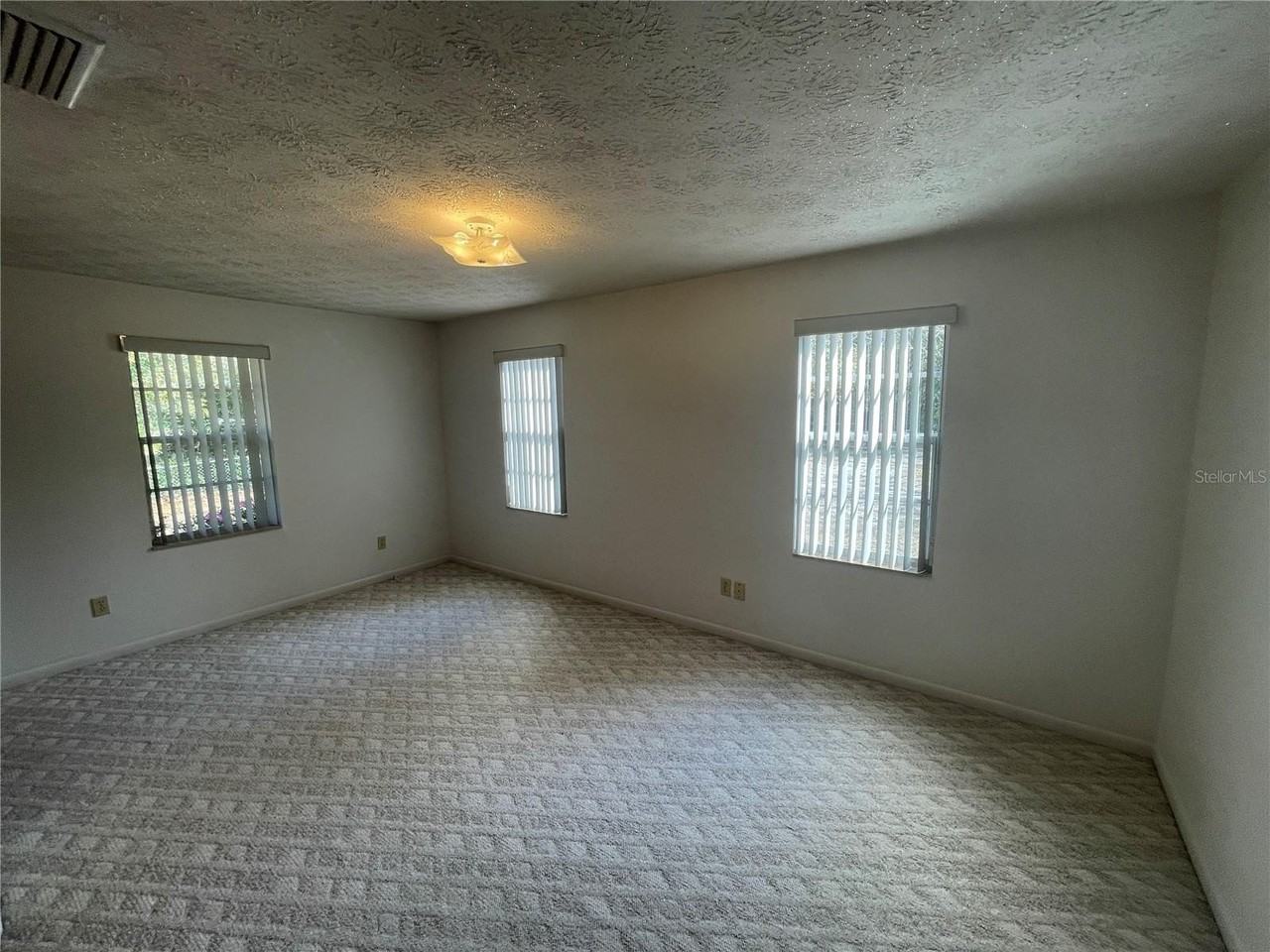 21707 Se 67th Pl - Photo 4 of 10