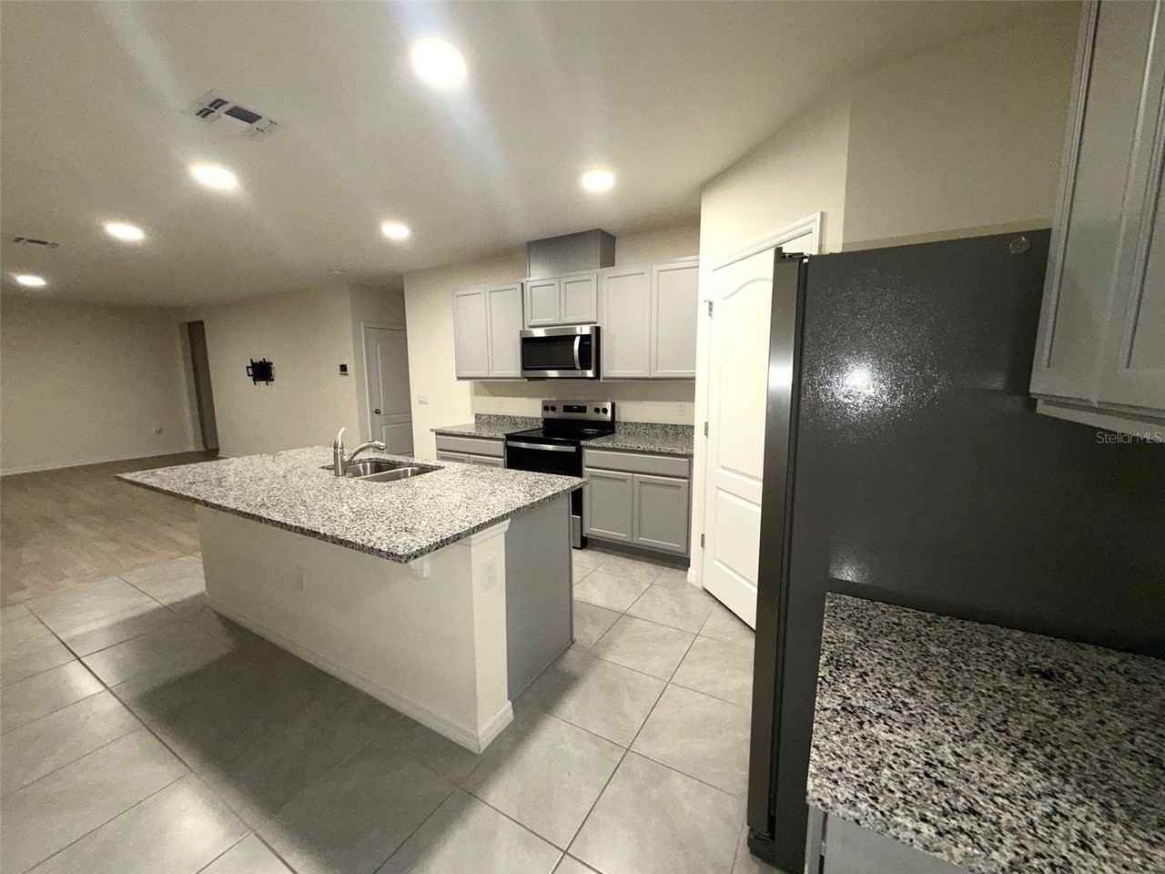 1329 Derry Ave - Photo 4 of 29