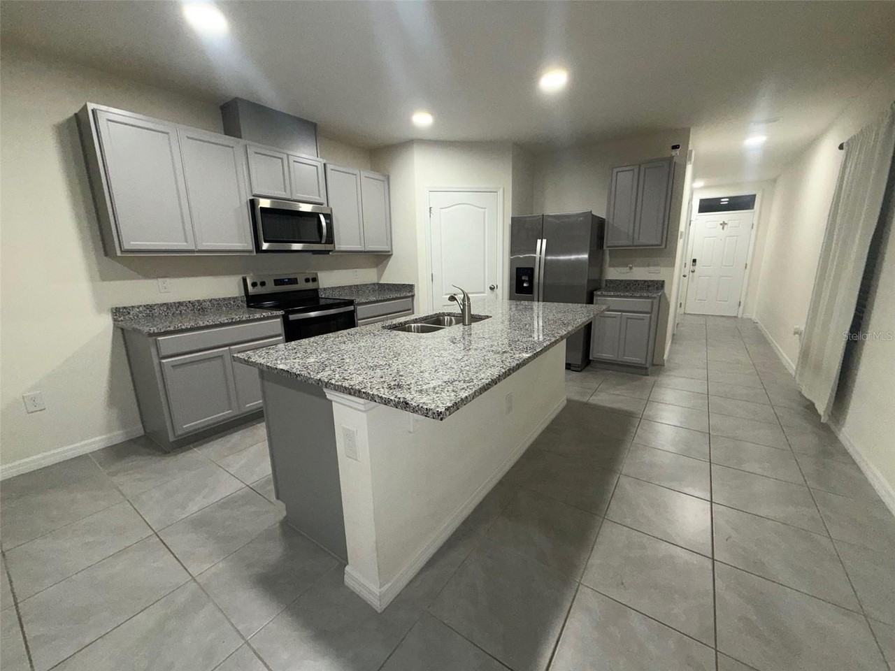 1329 Derry Ave - Photo 5 of 29