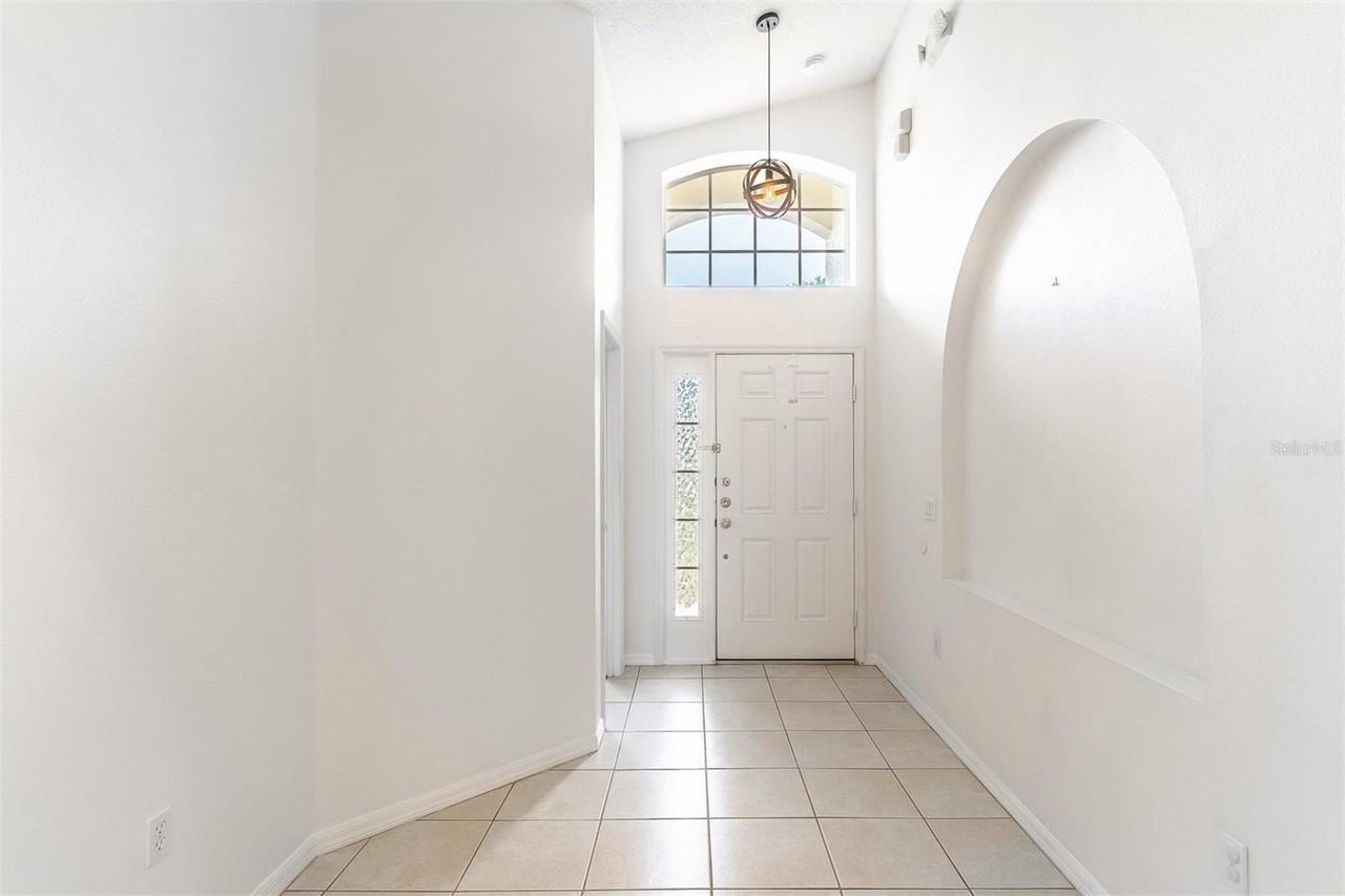 663 Eagle Pointe S - Photo 2 of 21