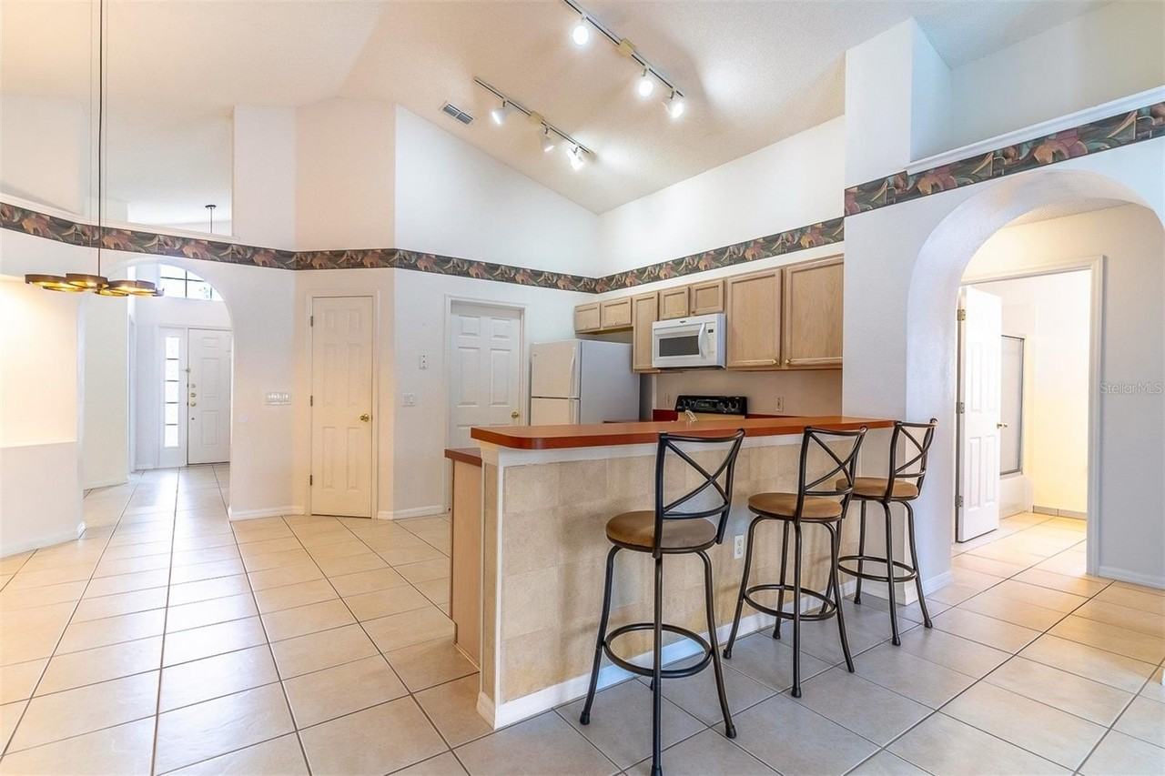 663 Eagle Pointe S - Photo 4 of 21