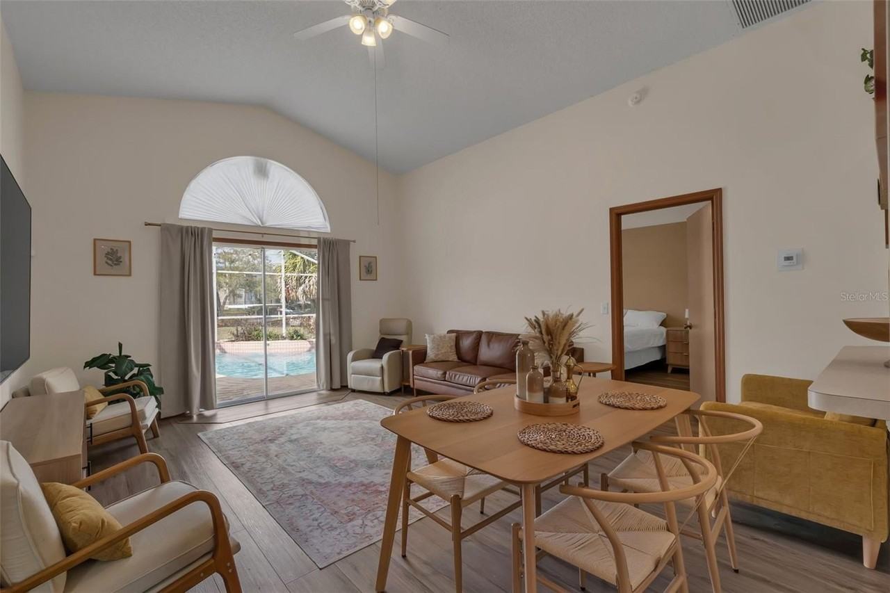 3024 Bloomsbury Dr - Photo 3 of 35