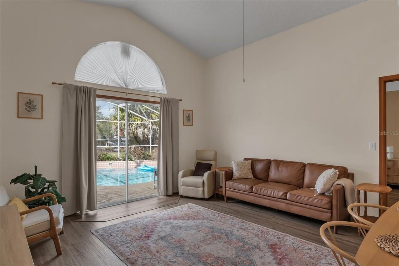 3024 Bloomsbury Dr - Photo 4 of 35