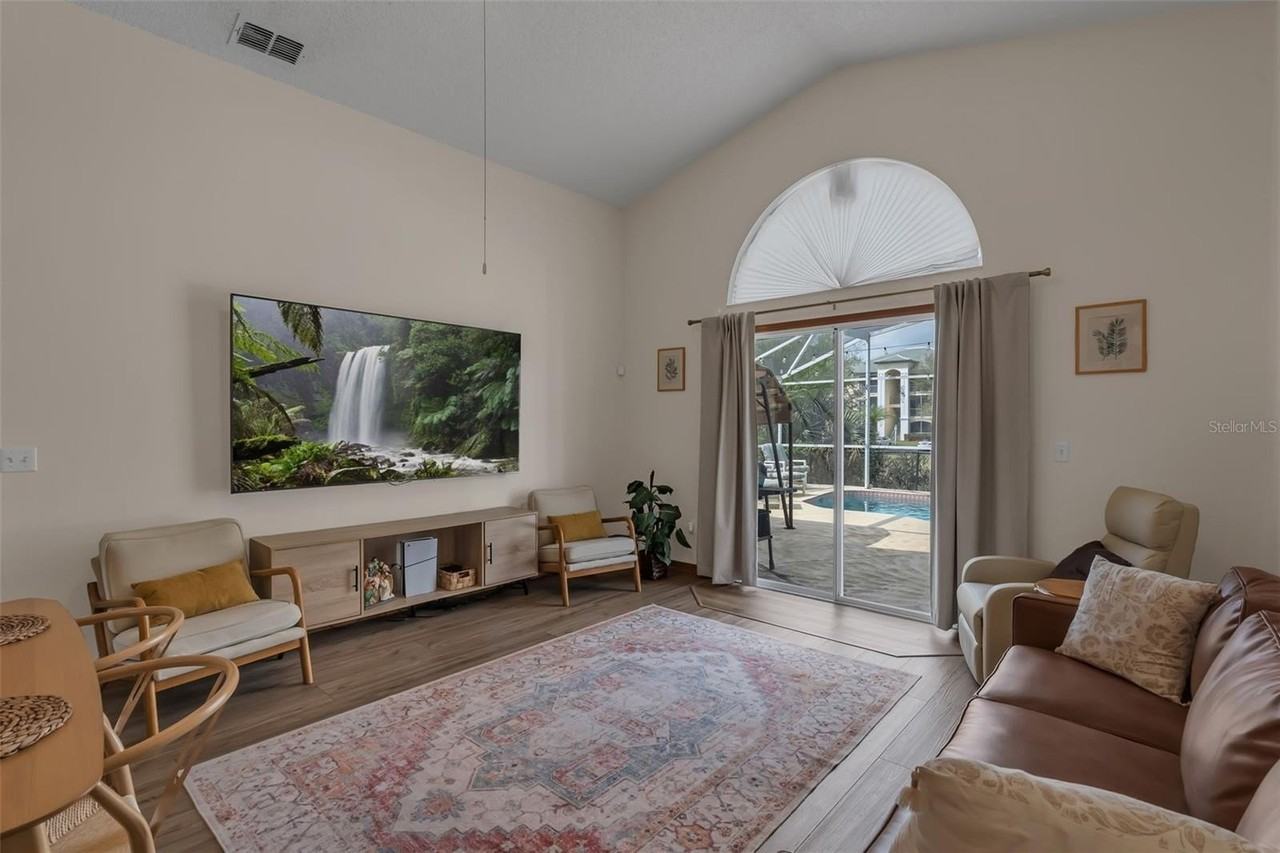 3024 Bloomsbury Dr - Photo 5 of 35