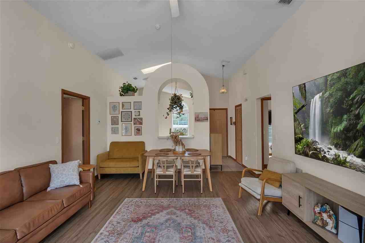 3024 Bloomsbury Dr - Photo 6 of 35