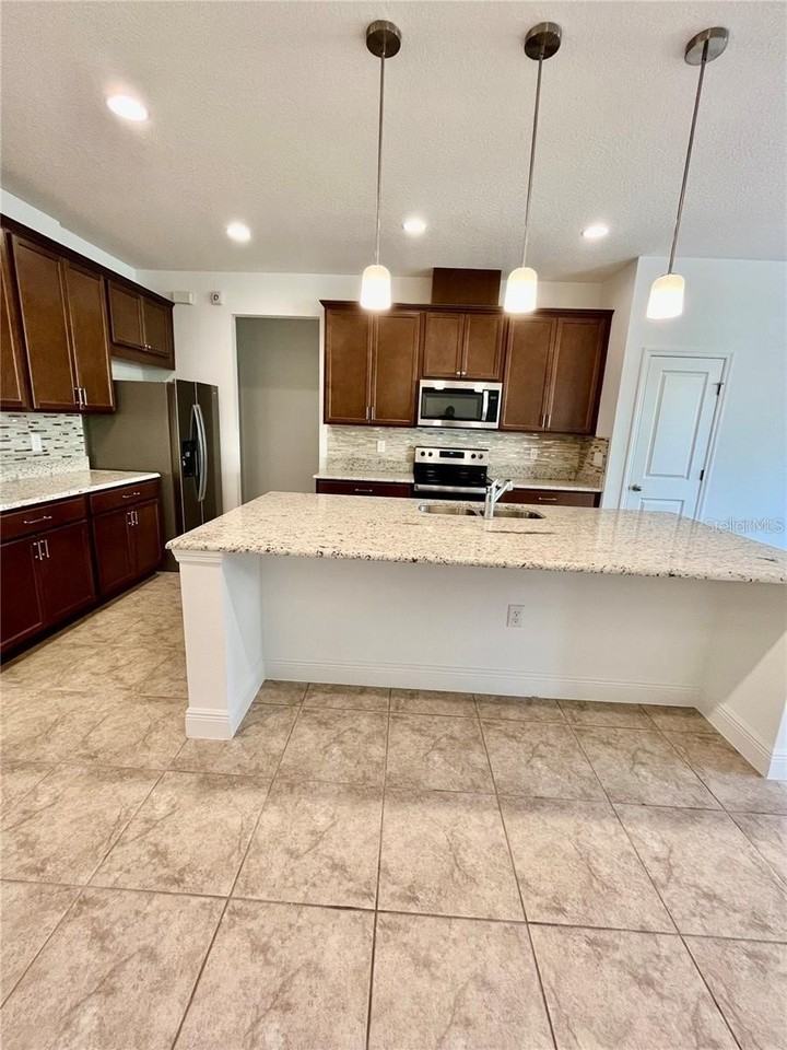 14815 Milfoil Ave - Photo 3 of 23