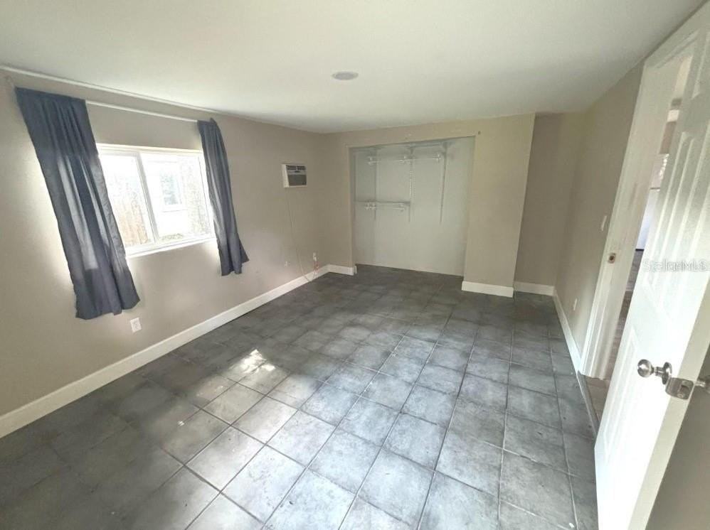 2615 S Laurel Ave - Photo 2 of 15