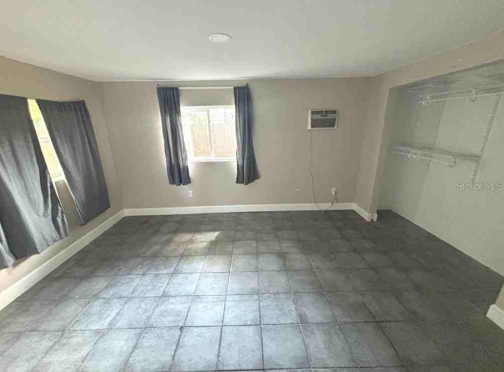 2615 S Laurel Ave - Photo 3 of 15