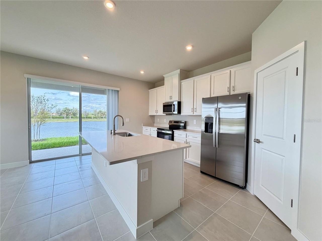 12378 Amber Creek Cir - Photo 4 of 38