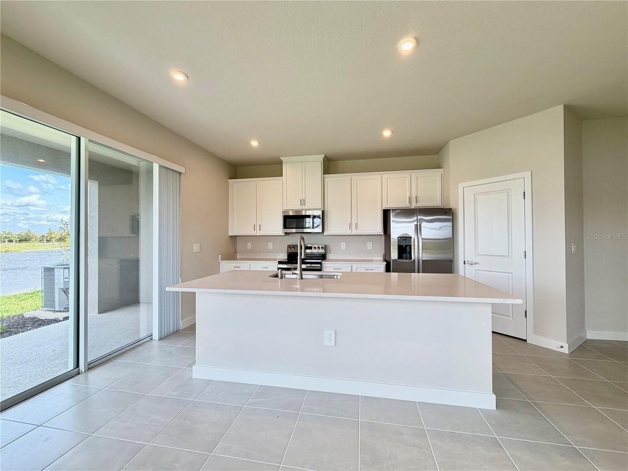 12378 Amber Creek Cir - Photo 5 of 38