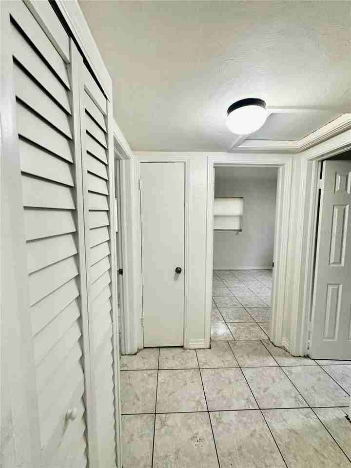 1624 Queensway Rd - Photo 4 of 12