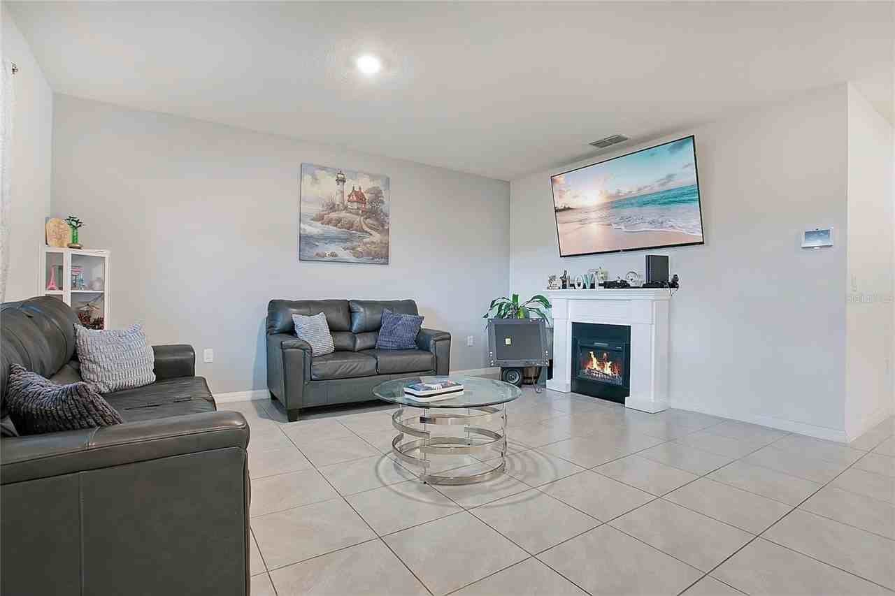 3676 Scarlet Oak Dr - Photo 3 of 31