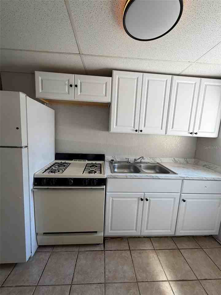 719 E Martin St - Photo 7 of 33