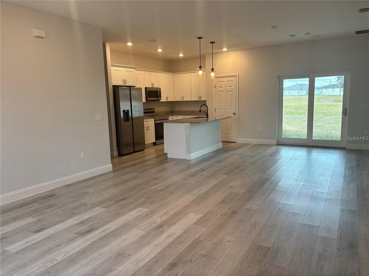 423 Churchill Ct - Photo 2 of 19