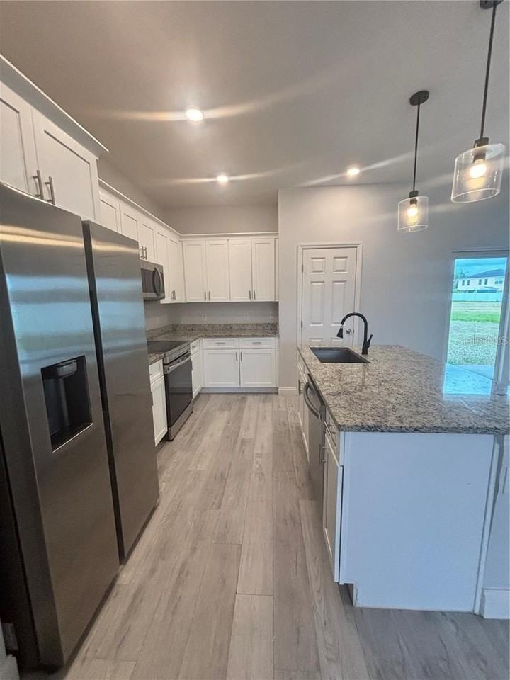 423 Churchill Ct - Photo 4 of 19