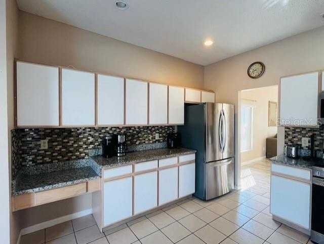 439 Bloomingdale Dr - Photo 4 of 32