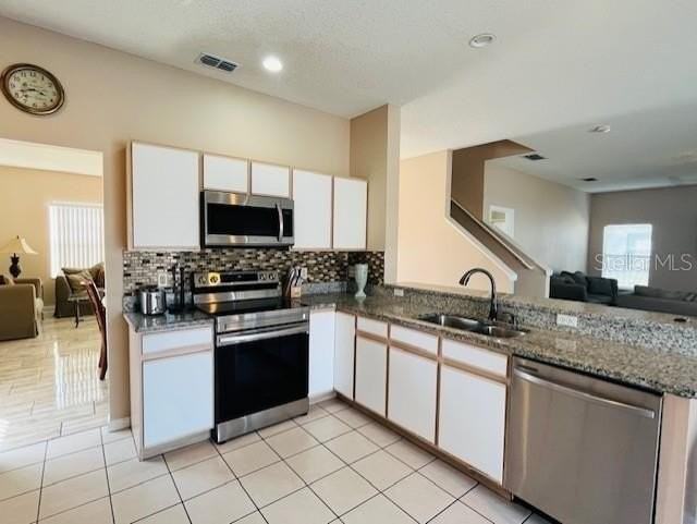 439 Bloomingdale Dr - Photo 5 of 32