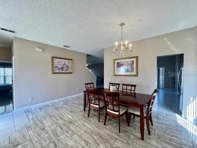 439 Bloomingdale Dr - Photo 7 of 32