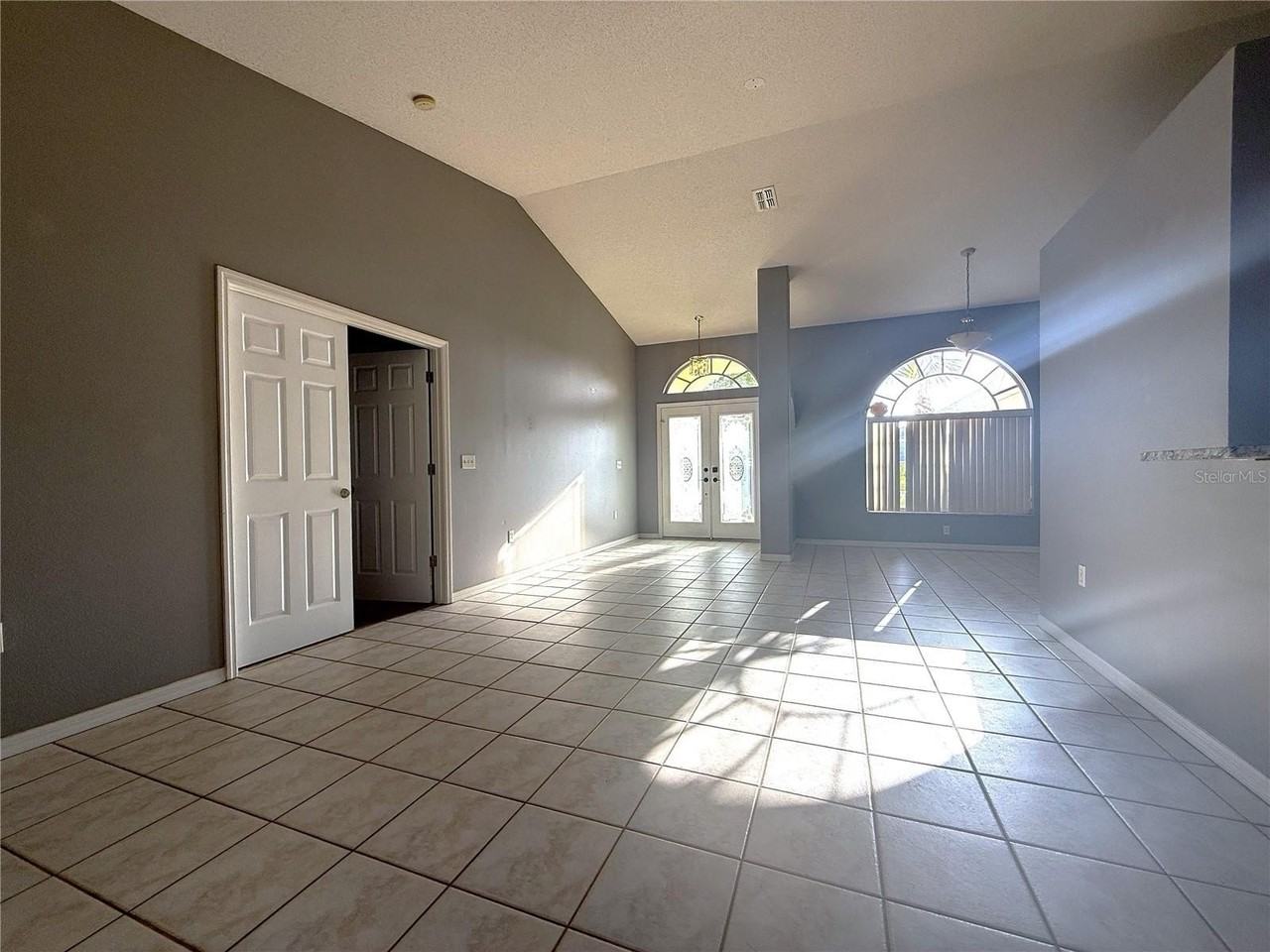 8839 Greenleaf Ct - Photo 6 of 27