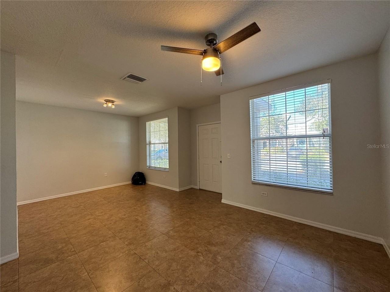 1561 Blue Magnolia Rd - Photo 7 of 31