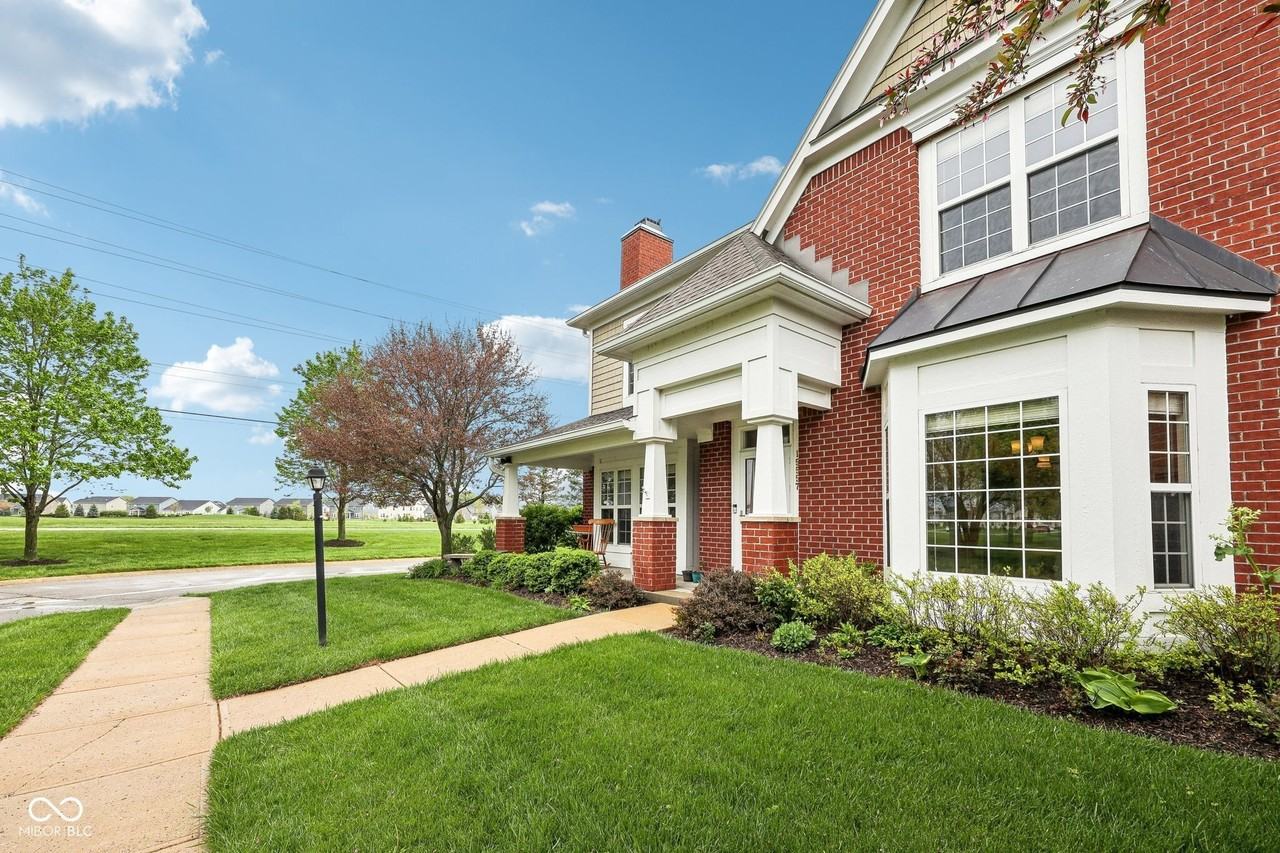 15557 Bowie Dr - Photo 4 of 43