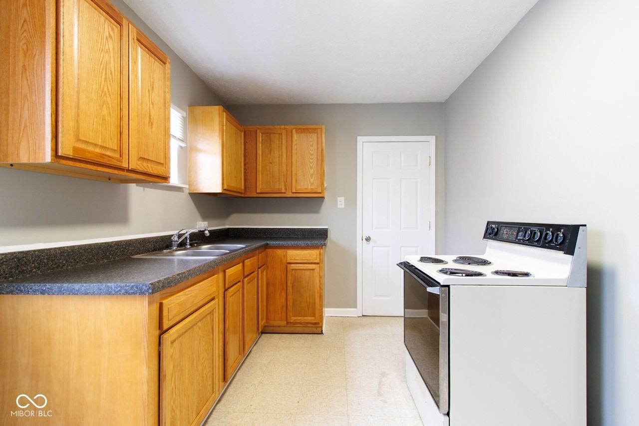 61 S 3rd Ave - Photo 5 of 14