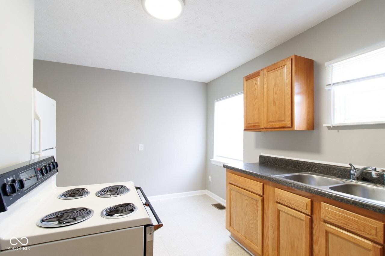 61 S 3rd Ave - Photo 6 of 14