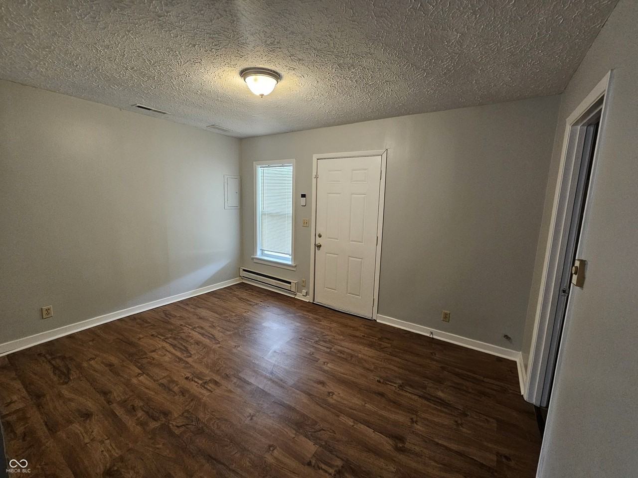 33 Miley Ave - Photo 4 of 20