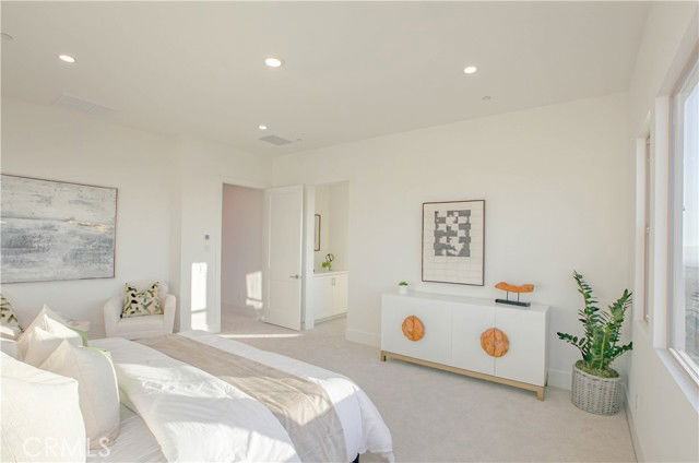 137 Oakstone - Photo 2 of 8