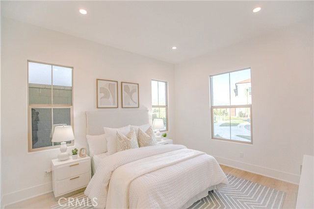 137 Oakstone - Photo 3 of 8