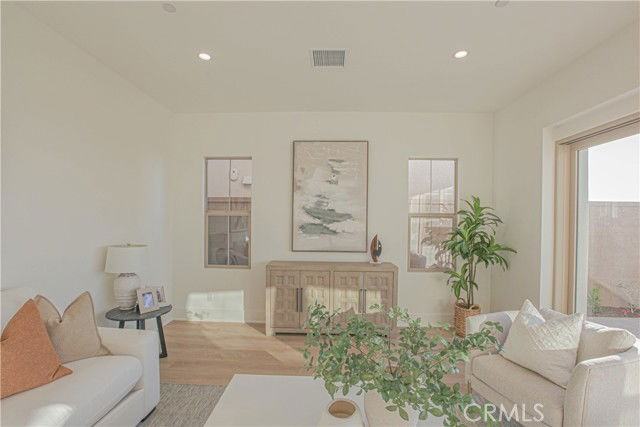 137 Oakstone - Photo 7 of 8