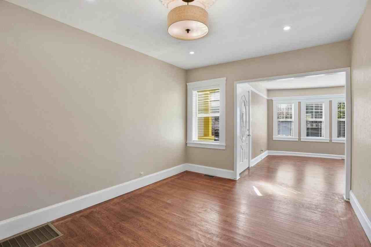 120 Linden Ave - Photo 5 of 32