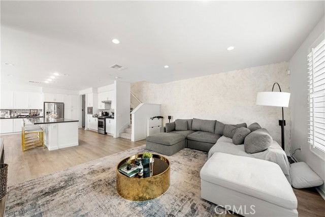 120 Novel - Photo 5 of 8