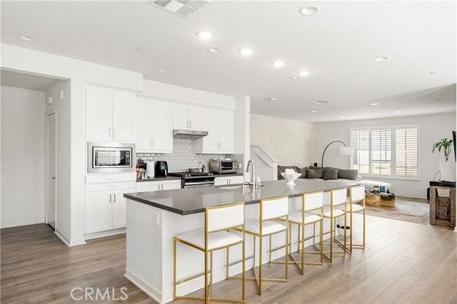 120 Novel - Photo 6 of 8