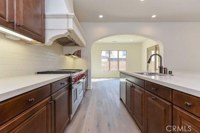 8 Last Bloom - Photo 5 of 8