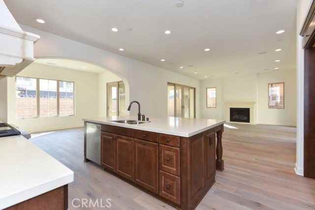 8 Last Bloom - Photo 6 of 8